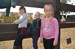 Badyhoeve is een terrein dat tot 3kinderen en hun pony's met de hond Djackson behoort.