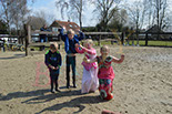 Badyhoeve is een terrein dat tot 3kinderen en hun pony's met de hond Djackson behoort.