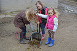 Badyhoeve is een terrein dat tot 3kinderen en hun pony's met de hond Djackson behoort.